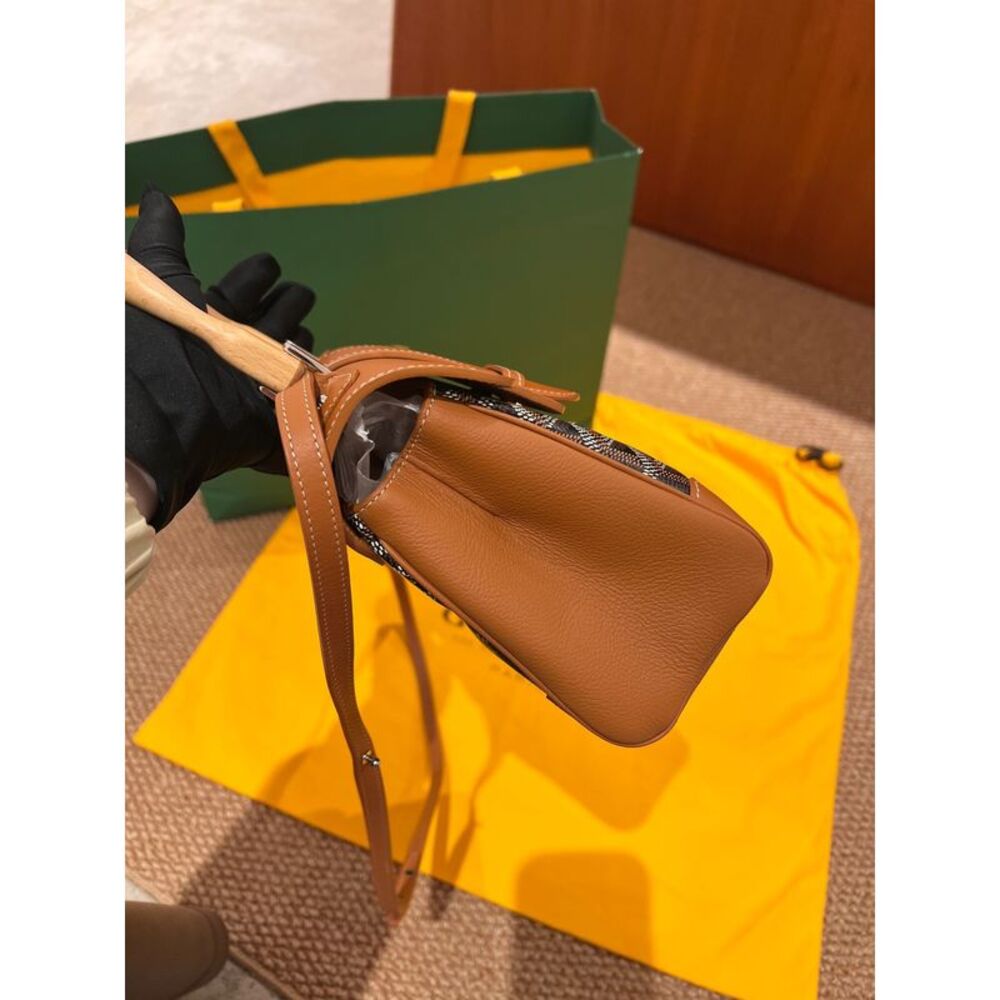 Goyard Women Pre-Loved Bag Very Good Condition - Picture 5 of 9